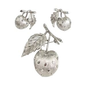 Vintage Crown TRIFARI Strawberry Pin Brooch Clip-on Earrings Silver Tone Etched